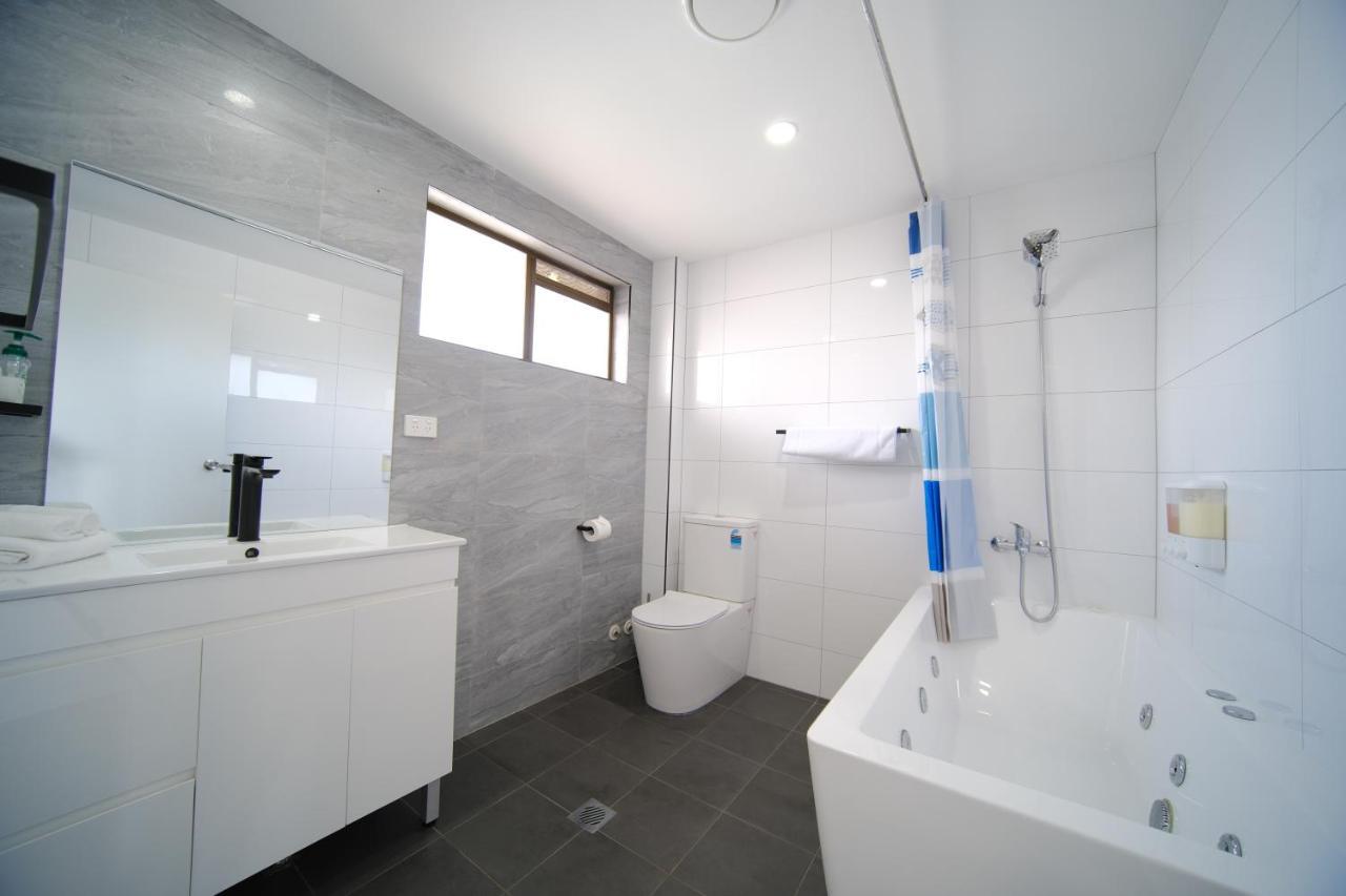 Lakeside Inn Wollongong Primbee Экстерьер фото