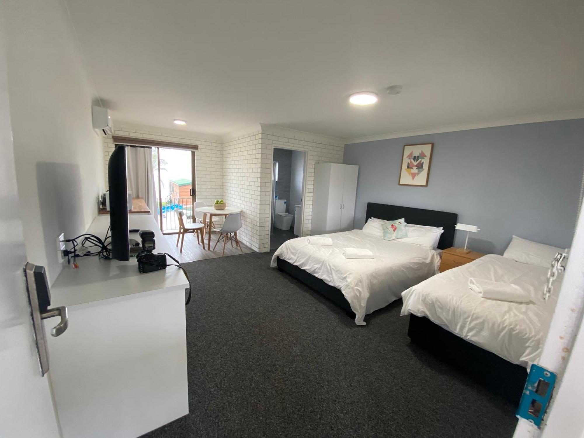 Lakeside Inn Wollongong Primbee Экстерьер фото